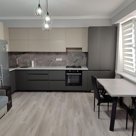 Новая Квартира Vip Chisinau Exterior foto